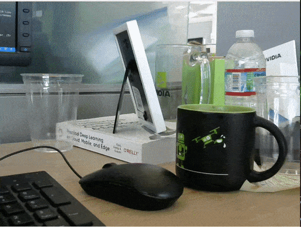 openzeka-objects-on-desk.gif